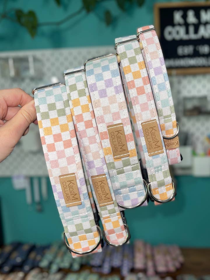 Hundhalsband med pastellfärgat rutmönster från K and M Collars för wholesale av K and M Collars