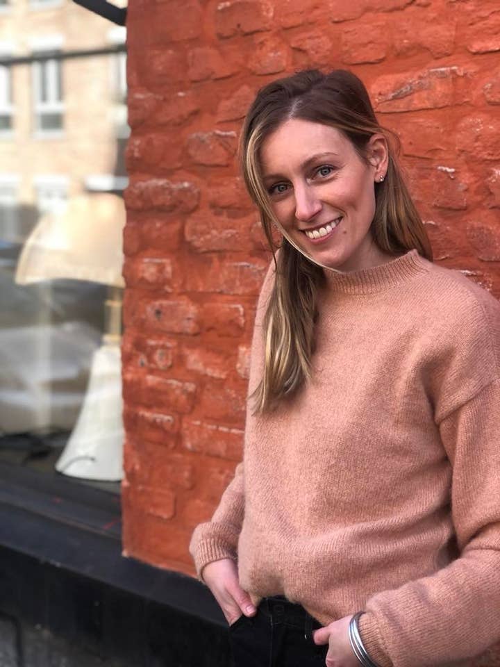 Maglione soave beige per la vendita all'ingrosso da parte di AVA Créations