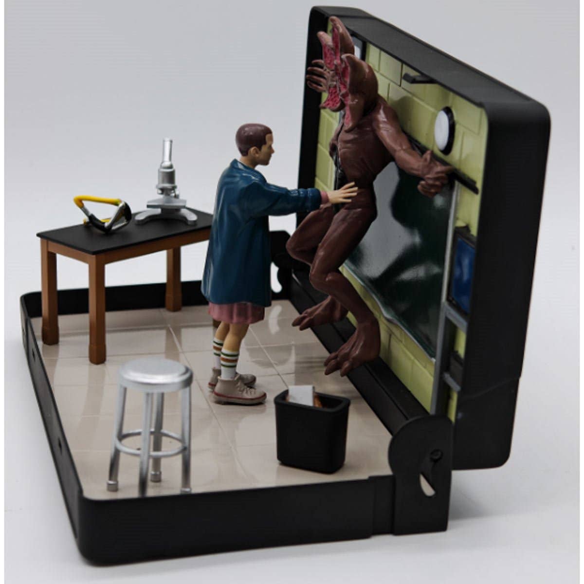 Entertainment Earth - Wholesale  - VHS Stars Stranger Things Diorama Playset3