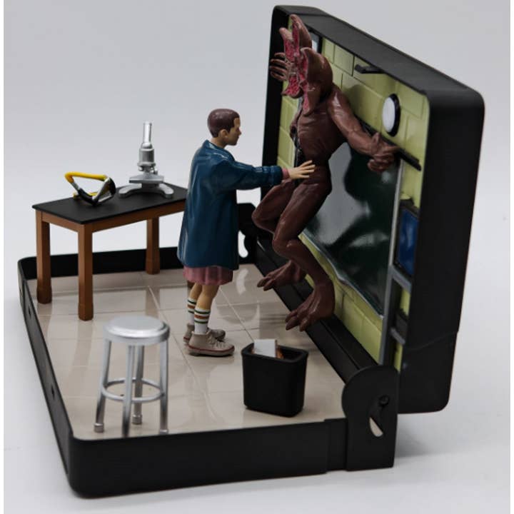 Entertainment Earth - Wholesale - VHS Stars Stranger Things Diorama Playset3