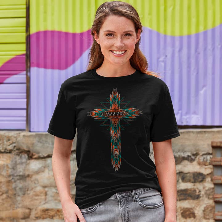 Noir T-shirt Grace & Truth Southwestern Cross pour femmes en vente sur Faire1