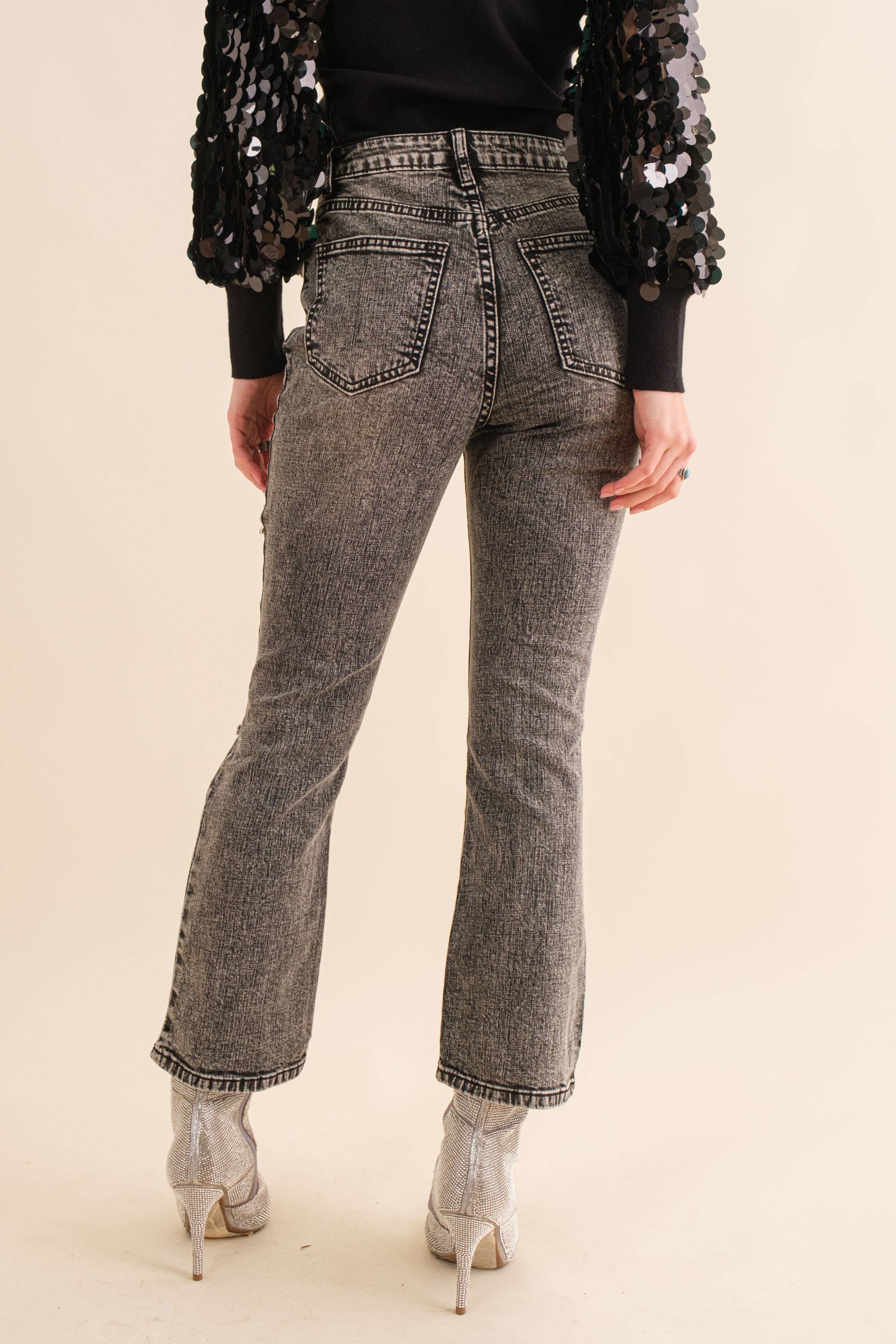 Blue B - Vendita all'ingrosso Jeans - Donna - 22300P - Jeans in denim elasticizzati con bottoni alla caviglia e bottoni a cuore14