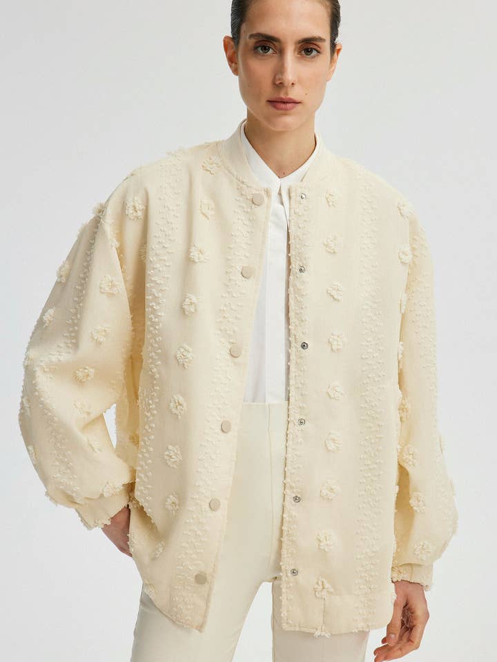 BOMBERJACKA MED BLOMMIG SPETS för wholesale av Touché Privé