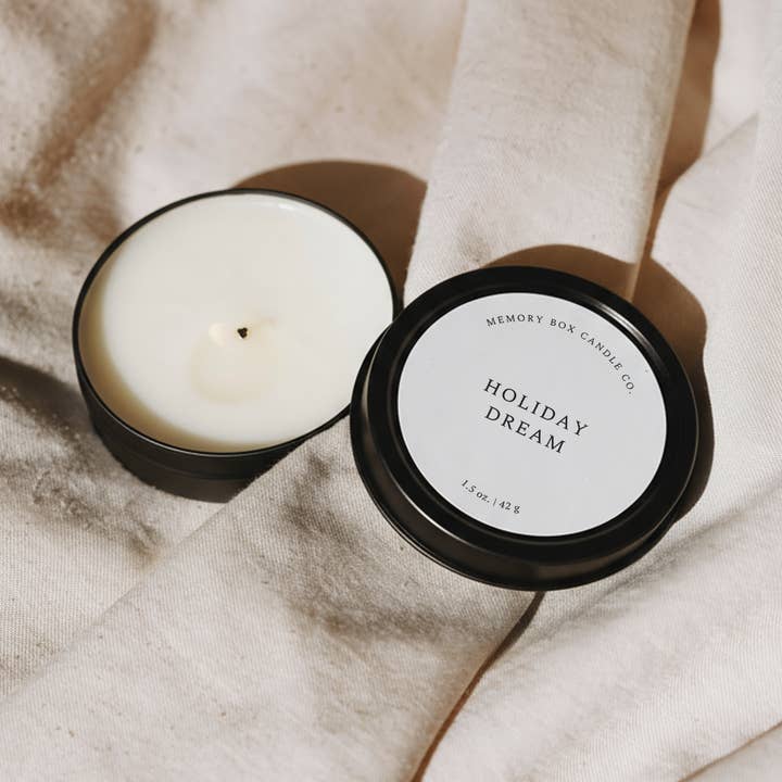 Bougie en cire de soja - Rêve de vacances - Boîte de voyage noire de 1,5 oz pour la vente par Memory Box Candle Co.