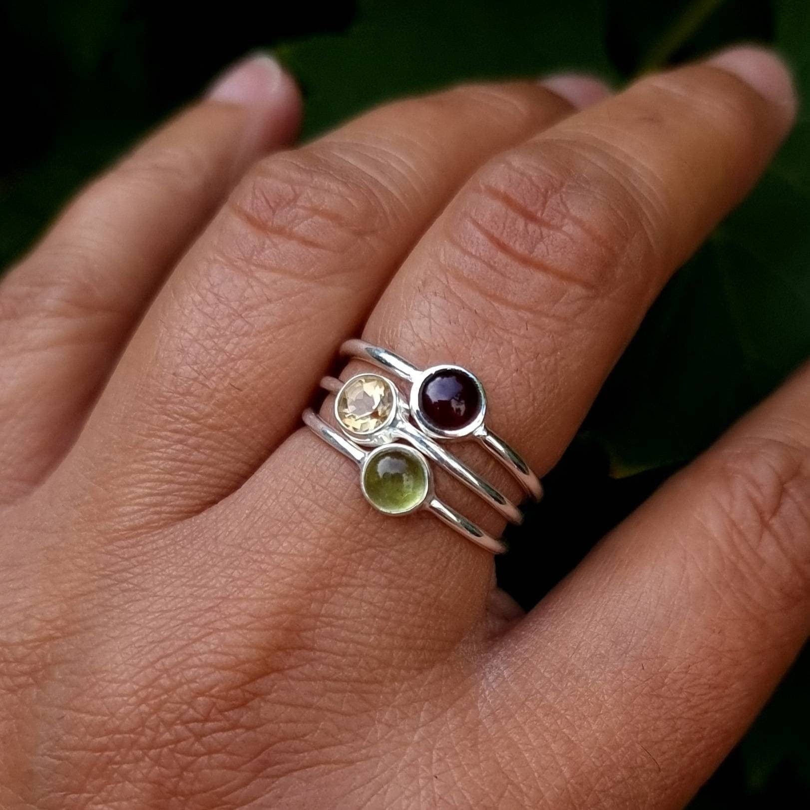 Mistry Gems - Vendita all'ingrosso Anello midi/a fascia - Anello impilabile unisex con onice nero rotondo da 5 mm | Argento sterling7