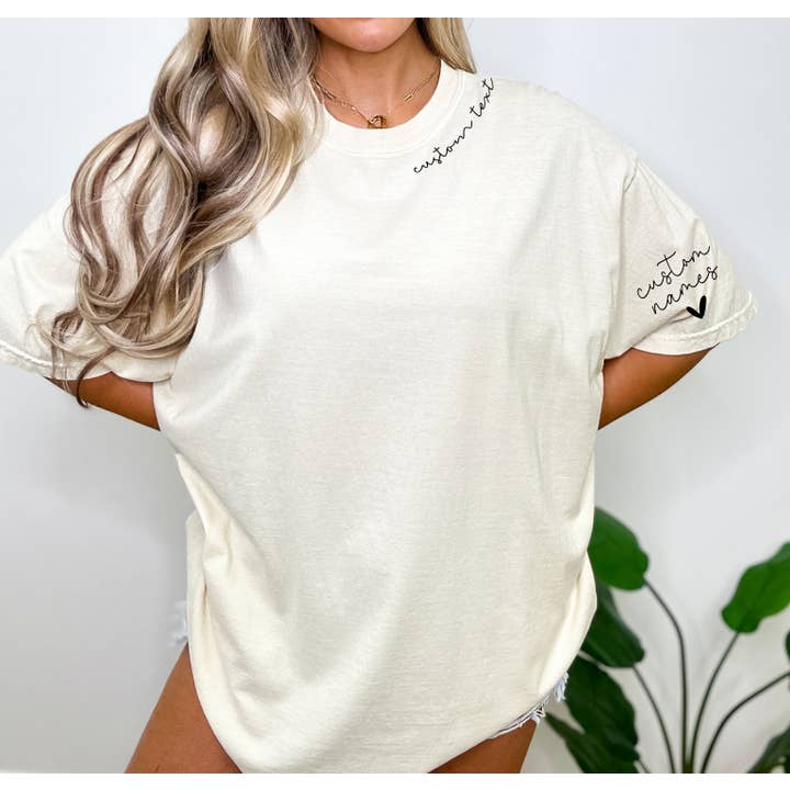 Komfortable Farben, benutzerdefinierter Text am Hals und Namen für den Großhandel von Tee Story