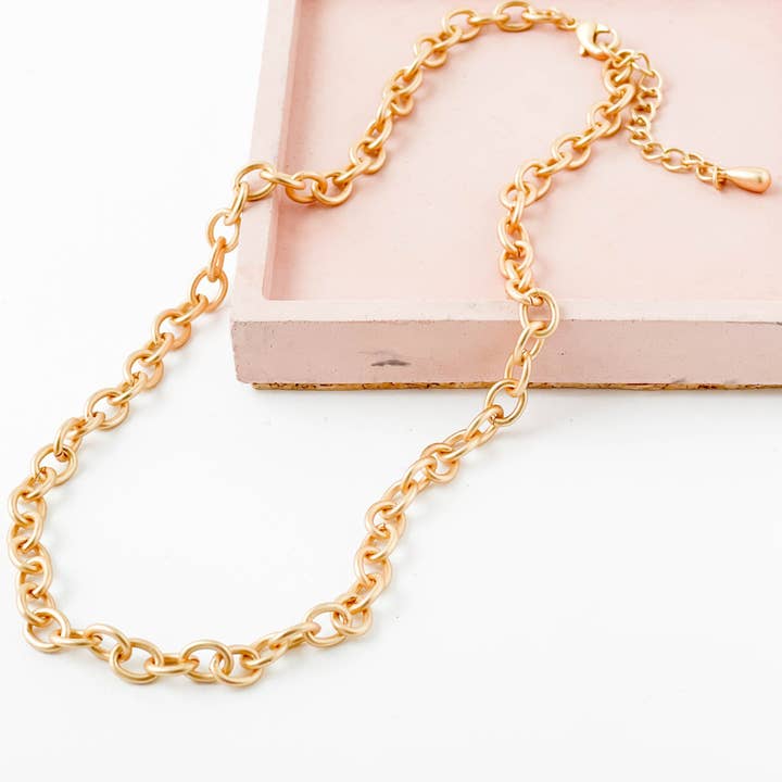 Collier chaîne torsadée en or mat épais pour la vente par Nest Pretty Things
