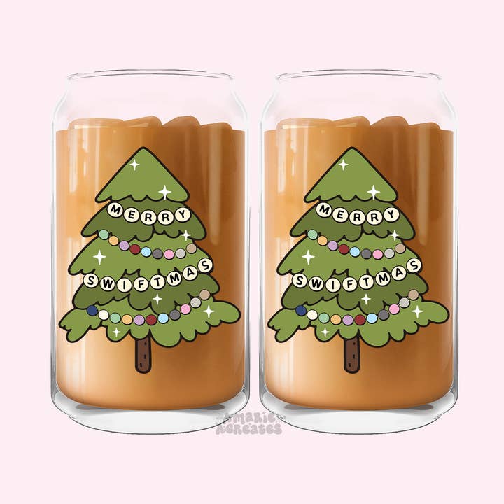 Glasbecher „Merry Swiftmas Tree“ für den Großhandel von amarieacreates