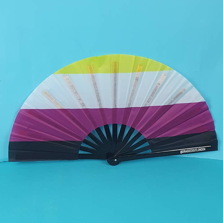 Ventaglio a scatto in bambù Orgoglio Non Binario per la vendita all'ingrosso da parte di Dragged out