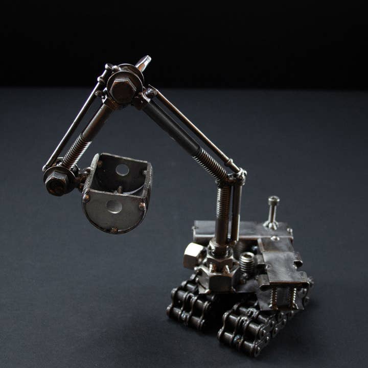Metal Relic – wholesale Sculpture – Steel Excavator Figurine, Metal Art Sculpture4