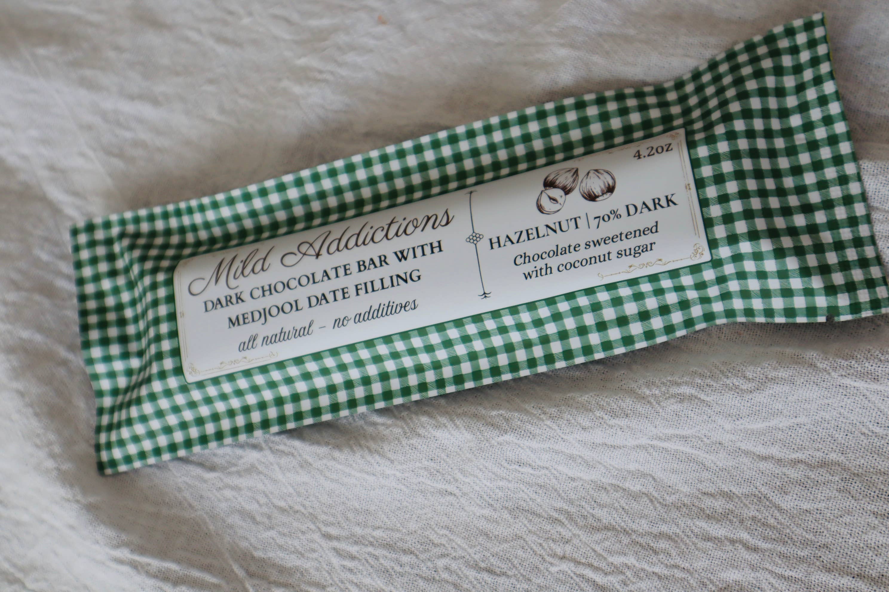 Mild Addictions - Wholesale Chocoladereep - Pure Chocoladereep met Hazelnoot & Medjool Dadels Centrum 120g1