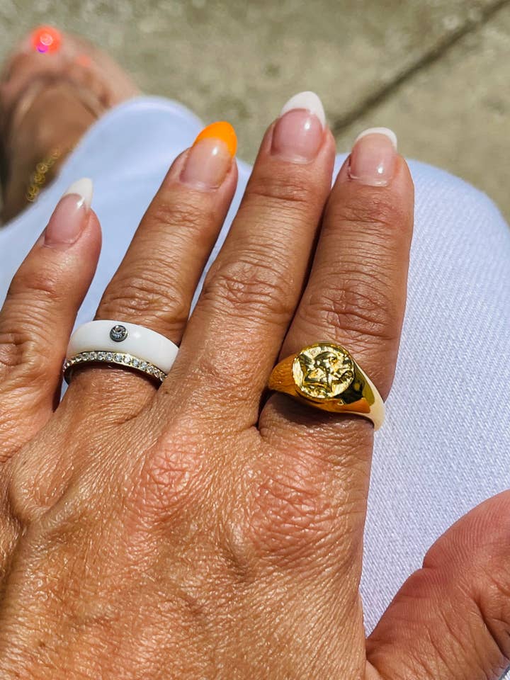 Anello Statement Angel per la vendita all'ingrosso da parte di AMD COLLECTIVE