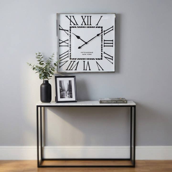 Reloj de pared de alta calidad con números romanos, cuadrado, blanco, brillante, HxA.76x76 cm para venta al por mayor de Antikas