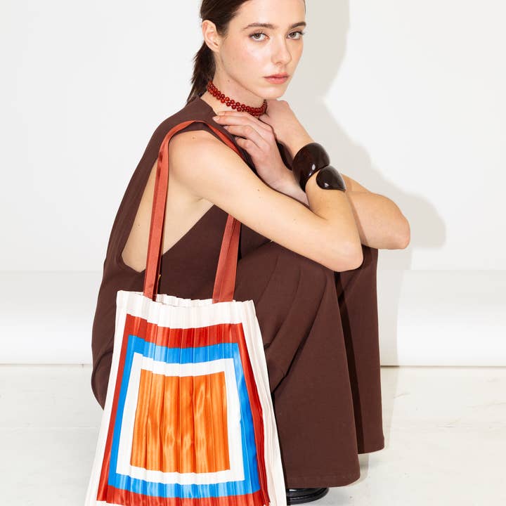 SAC CABAS PLISSÉ EN SATIN CERVO pour la vente par Multitudes