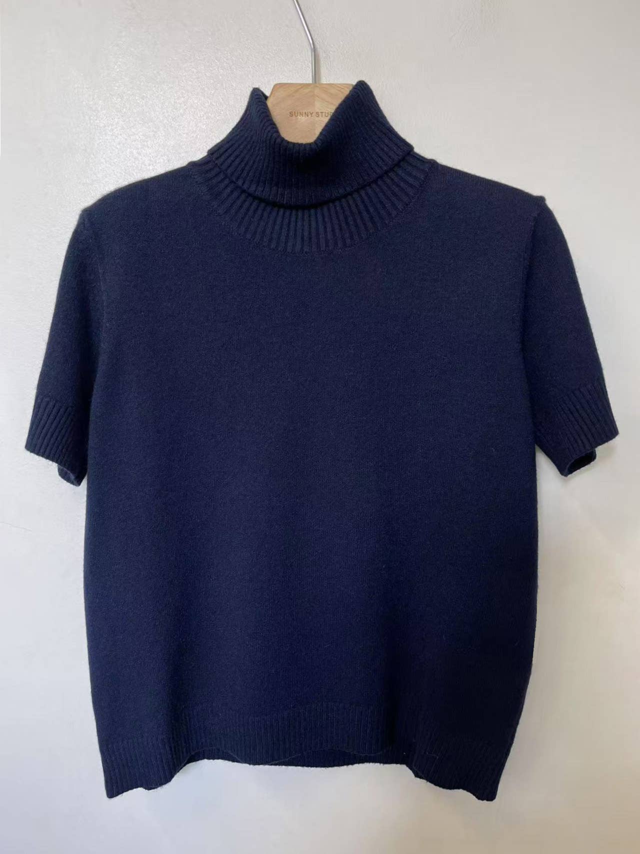 SUNNY STUDIO – Großhandel Strickpullover – Damen – Kurzarm-Rollkragenpullover4