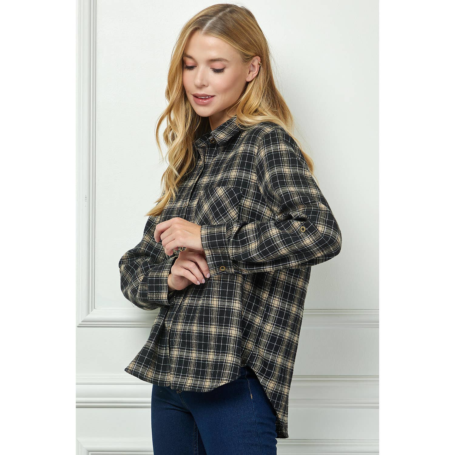 TAUPE/BLK KARIERTE FLANELLHEMDEN MIT ROLLÄRMELN UND KRAGEN für den Großhandel auf Faire9