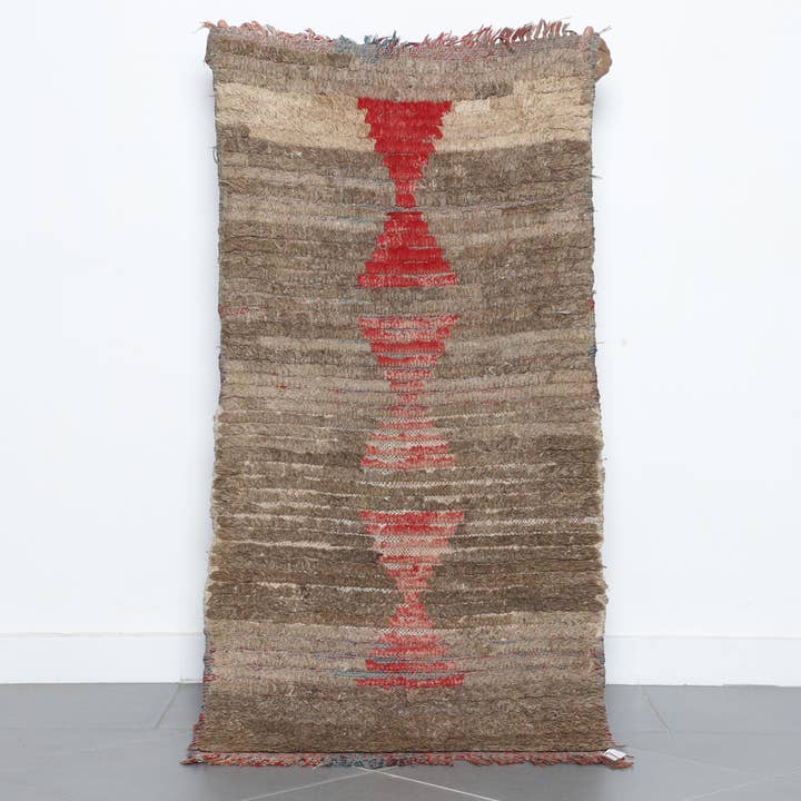Tapis berbère vintage – 1,5 m x 0,76 m Rouge & Marron Fait main pour la vente par MUSMUSRUGS