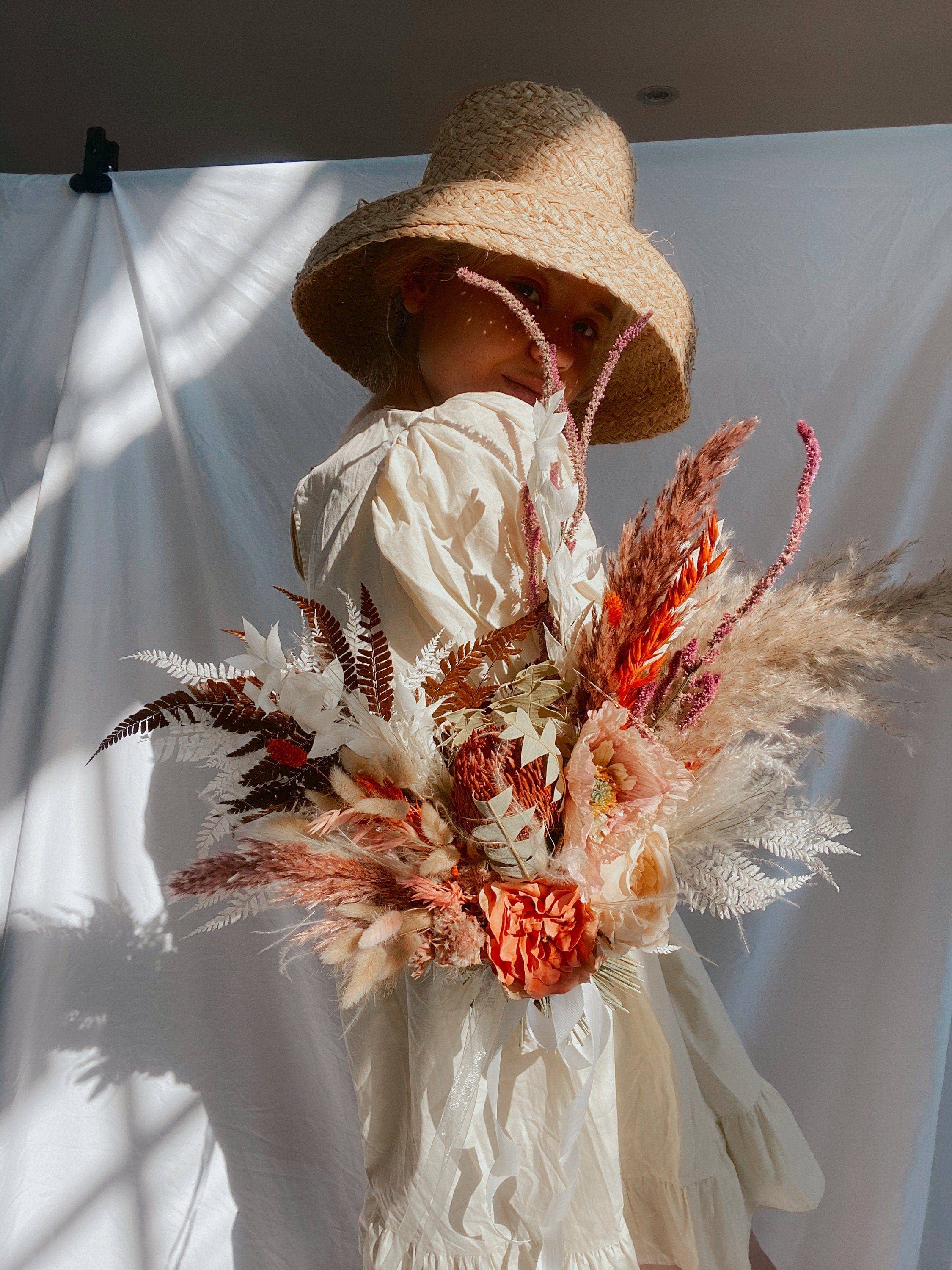 Hidden Botanics - Wholesale Dried/Pressed Flowers - Dried Flowers Bridal Bouquet - Rustic Red & Orange No. 27