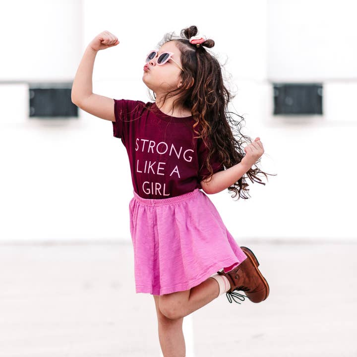 Strong Like a Girl | Chemise d'été pour filles pour la vente par Holland Ave Clothing