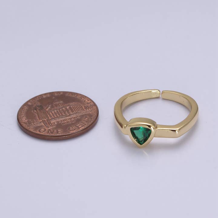 Aim Eternal - Vendita all'ingrosso Anelli con pietra singola/solitario - Anello elegante in oro con triangolo rovesciato verde con zirconia cubica cubica