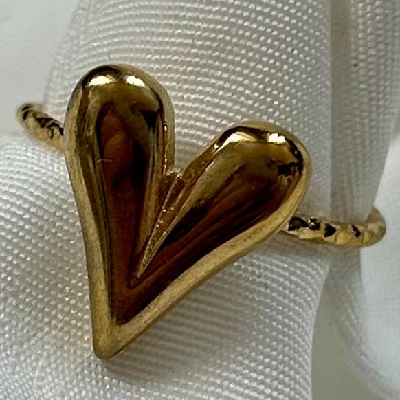 Anello base con cuore oro per la vendita all'ingrosso da parte di Adore Your Jewellery