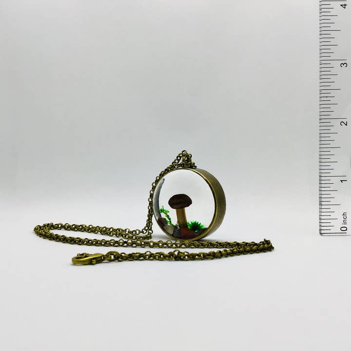 Ciondolo Collana Curiosità Fungo Reale 1,25" # 608 per la vendita all'ingrosso da parte di Fungus Farm LLC