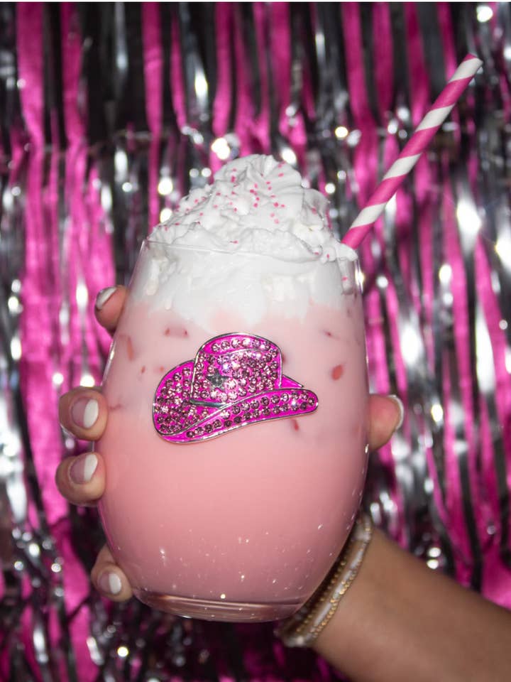 Bicchiere da vino senza stelo ingioiellato con cappello da cowboy per la vendita all'ingrosso da parte di The Queens' Jewels®