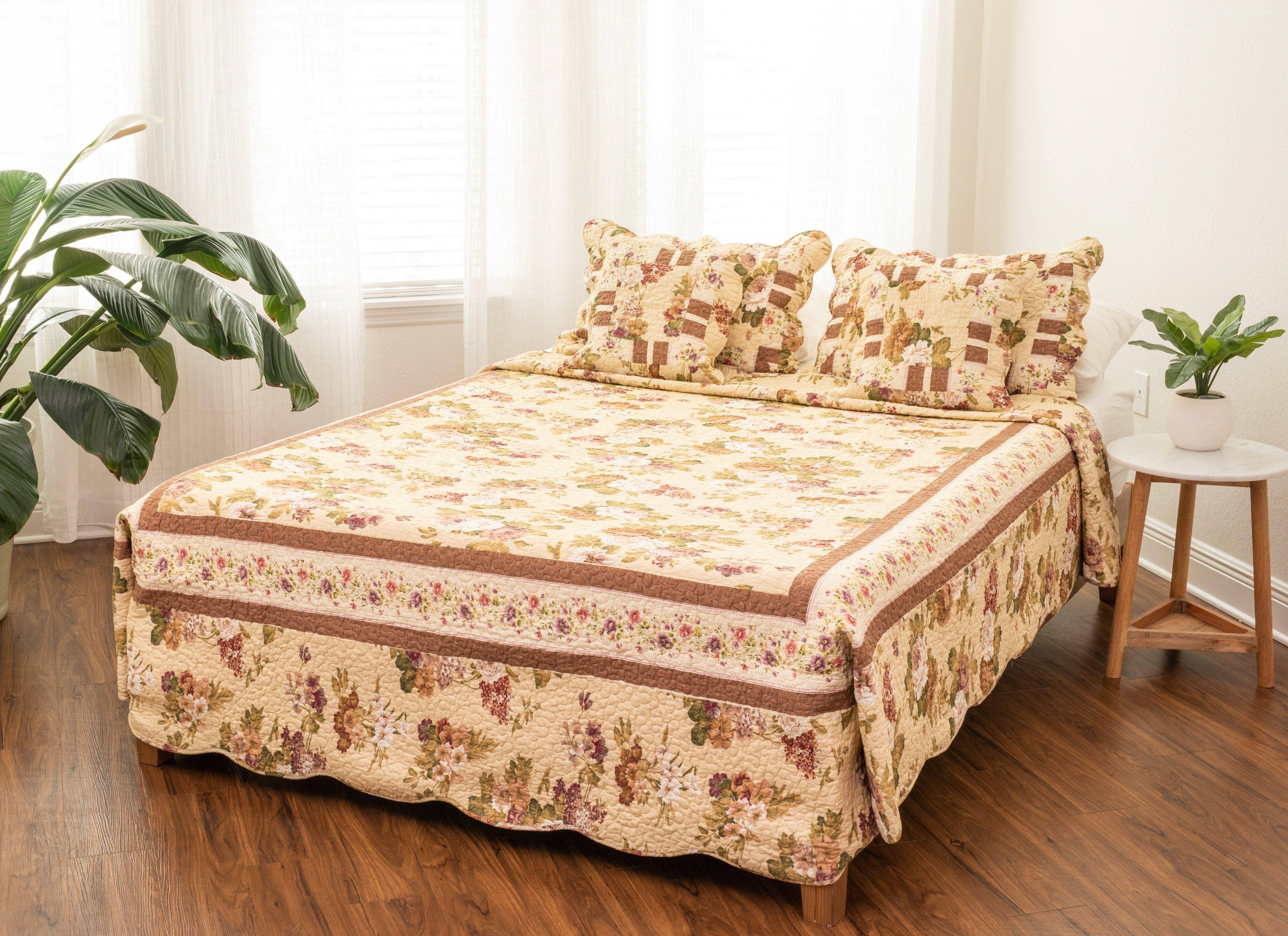 DaDalogy Bedding - Wholesale Bedding Set - DaDa Bedding Vintage Cottage Rose Garden Floral Ivory Yellow Cotton Scalloped Quilted Bedspread Set (DXJ103478)0