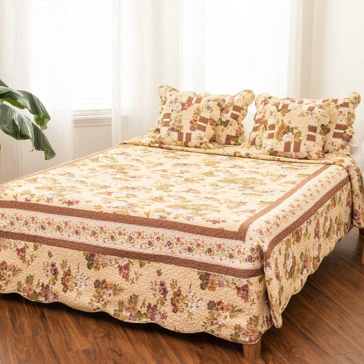DaDalogy Bedding - Wholesale Bedding Set - DaDa Bedding Vintage Cottage Rose Garden Floral Ivory Yellow Cotton Scalloped Quilted Bedspread Set (DXJ103478)