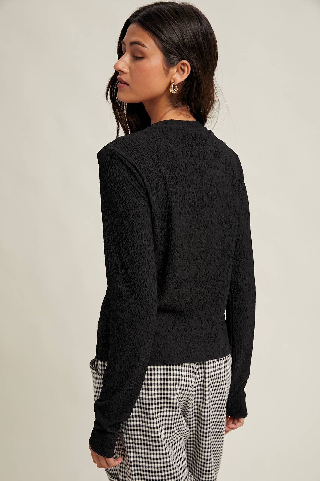 ZWART BASIC GEPLOOIDE BREISEL TOP / WL25-10849 voor groothandel op Faire3