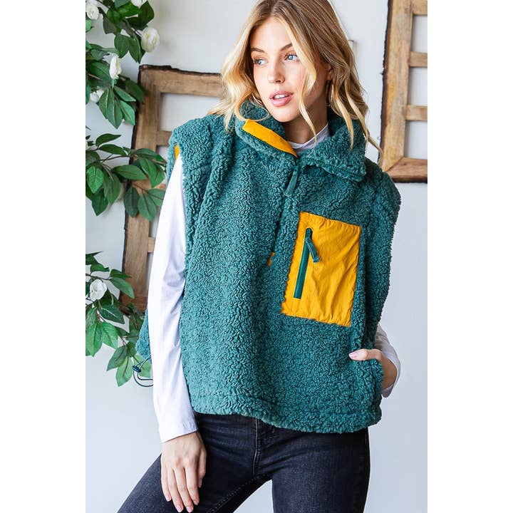 CHALECO SHERPA CON CAPUCHA Y MEDIA CREMALLERA CON BOLSILLO EN CONTRASTE para venta al por mayor de Oli&Hali