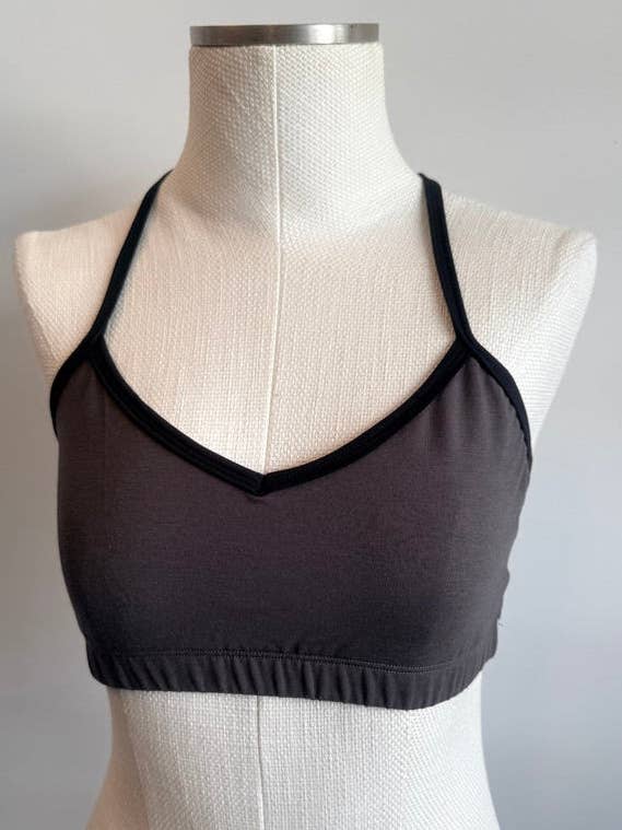 Bralette en bambou marron café avec bordure noire pour la vente par Ancient Language 97