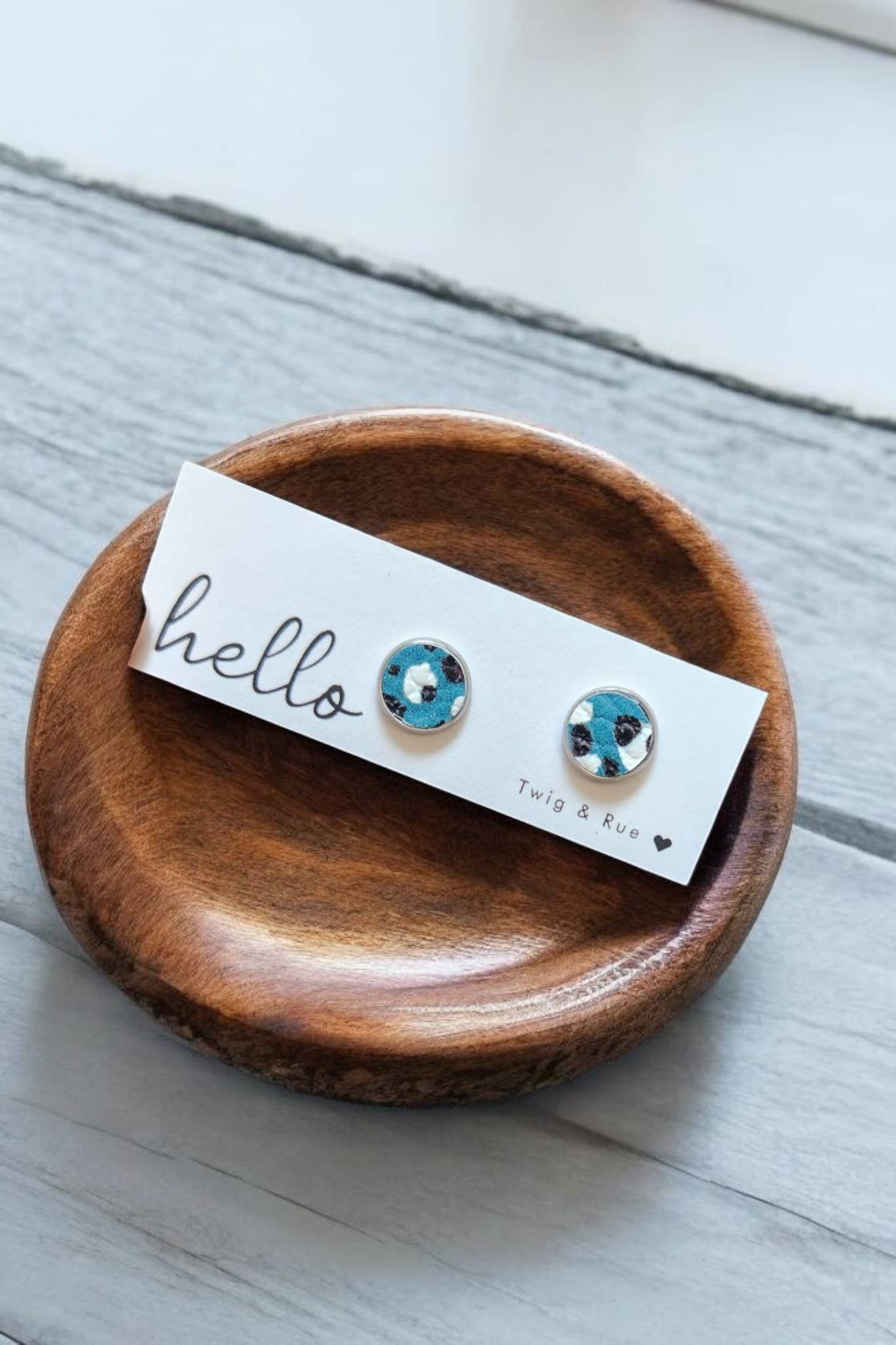 Twig & Rue boutique – Brincos de pino por atacado – Alças de botão em couro | Coleção de padrões9