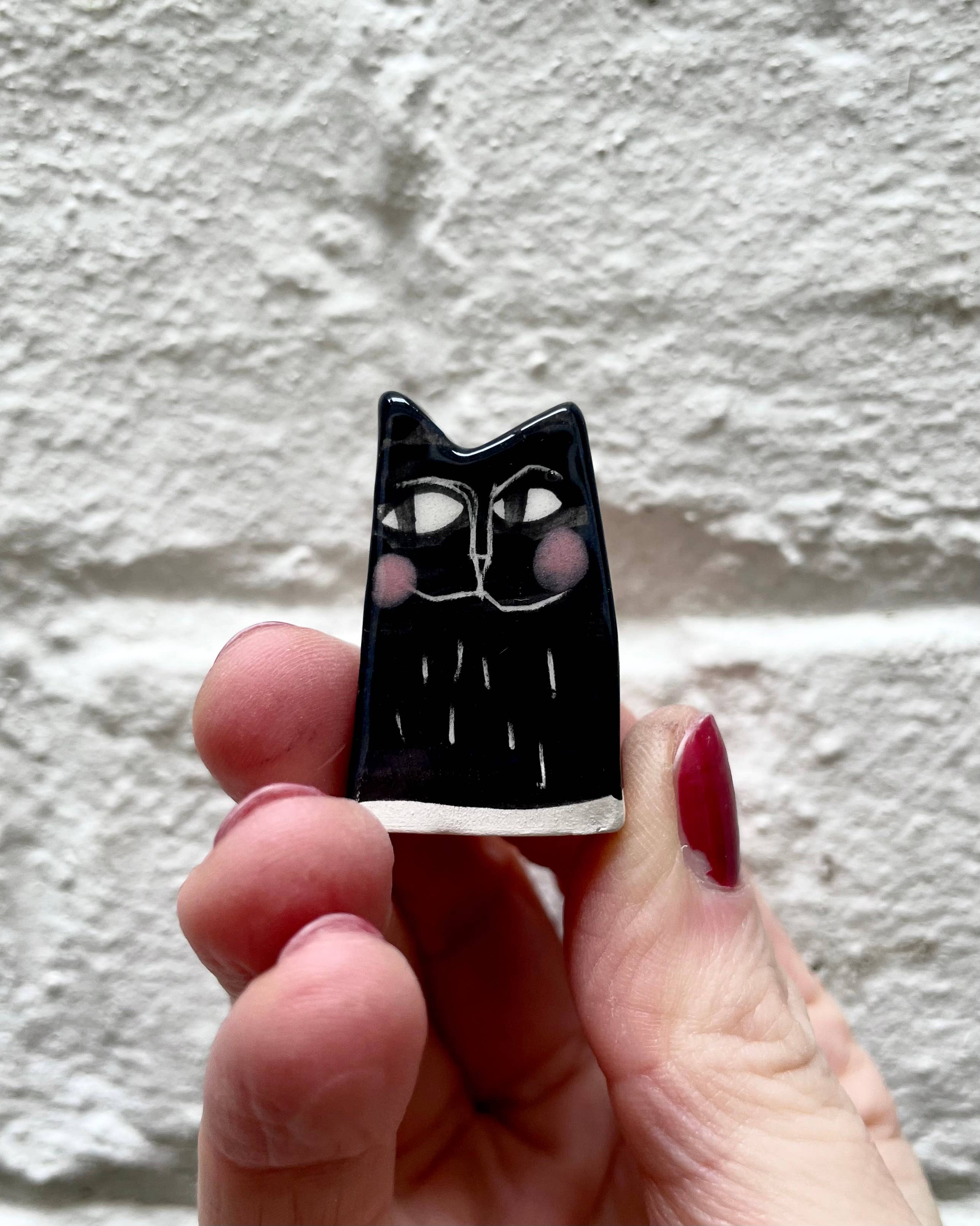 Anna Soba - Wholesale Decorative Figurine - Ceramic reverse cat figurine small1