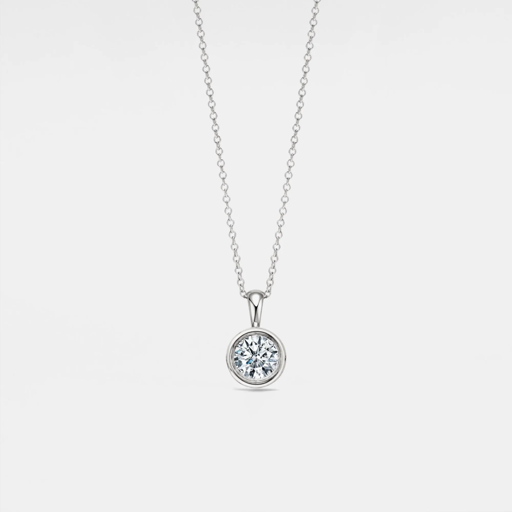 Perimade & Co. LLC – wholesale Hänge-/berlockhalsband – Solitaire rund moissanithalsband i 925 sterlingsilver2