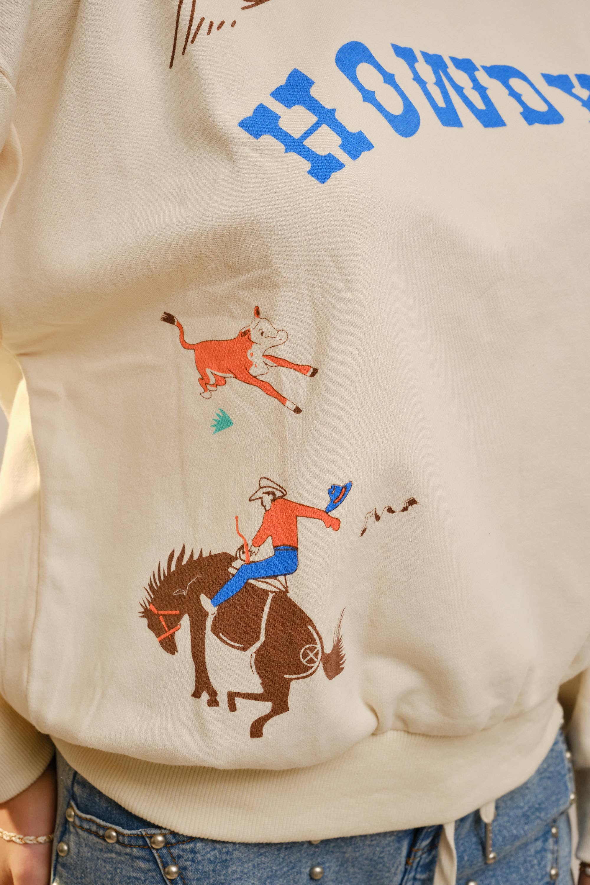 TAUPE 36146T - Western Sweatshirt med Howdy-grafik for engroshandel på Faire19