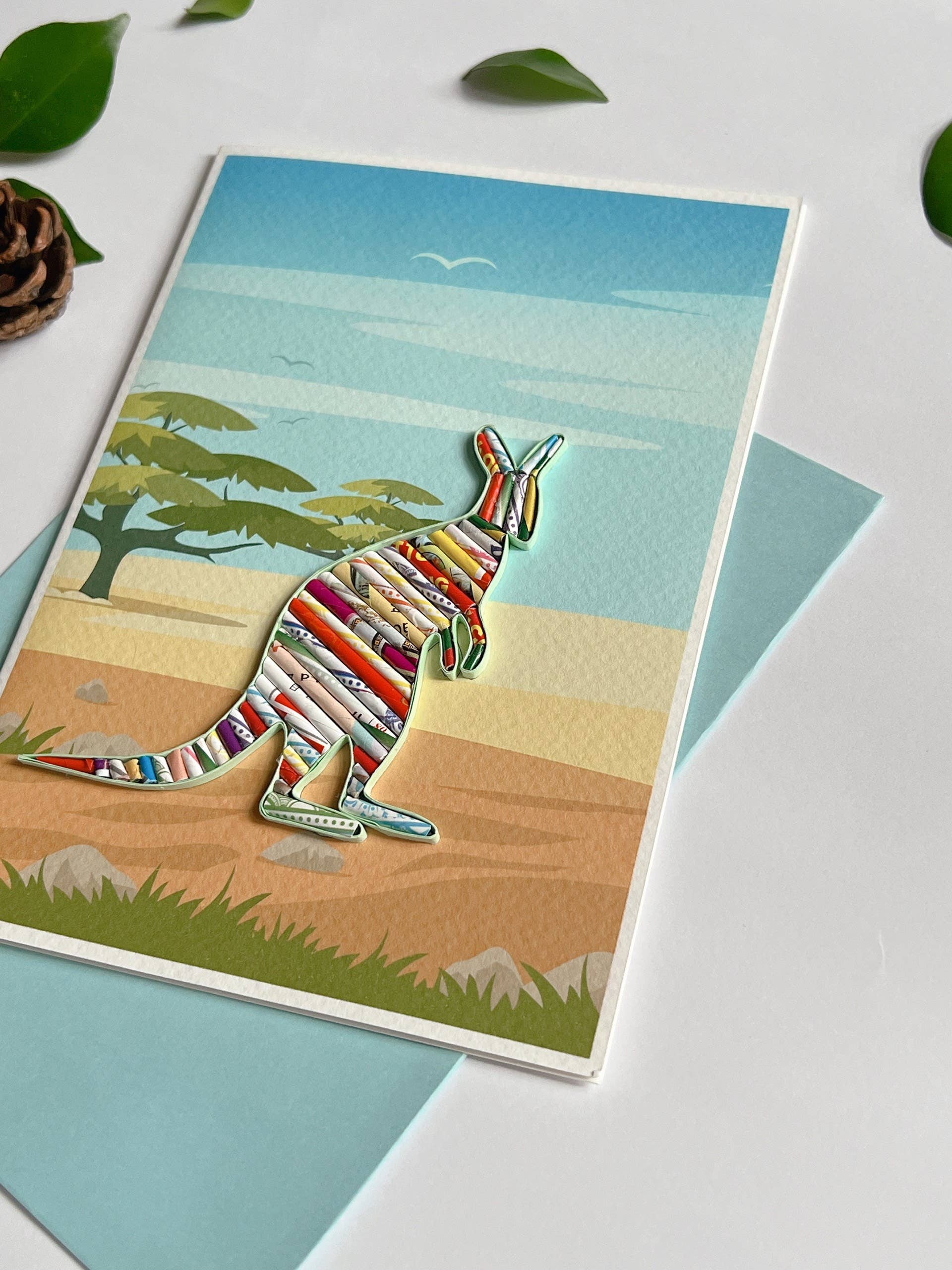 Loving Nature - Vendita all'ingrosso Biglietti di auguri generici - Biglietto di carta arrotolato a forma di canguro realizzato a mano da una rivista riciclata1