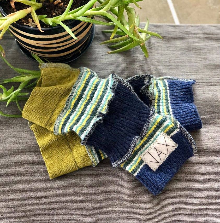 Jax Upcycled - Wholesale Gloves - Women's - Upcycled from Sweater STAFF FAVORITES Fingerless Glove2