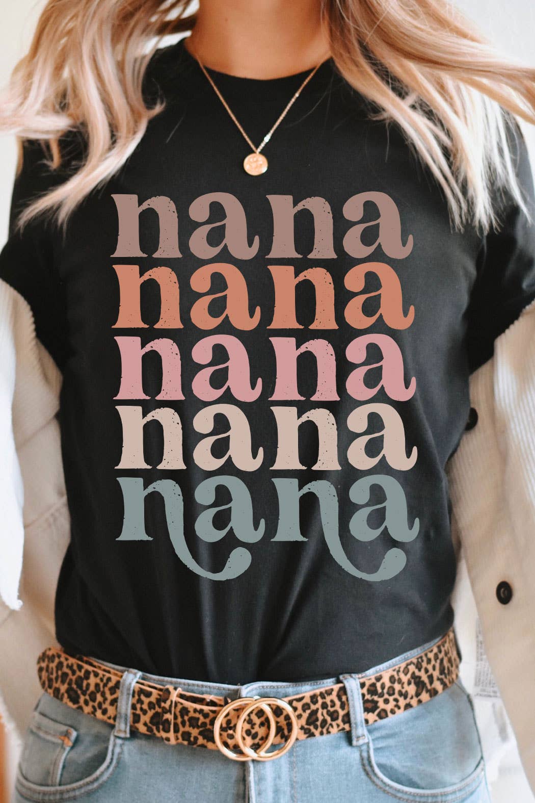 Kissed Apparel – Engroshandel T-shirt med print - Dame – Farverig Distressed Retro Nana Graphic Tee0