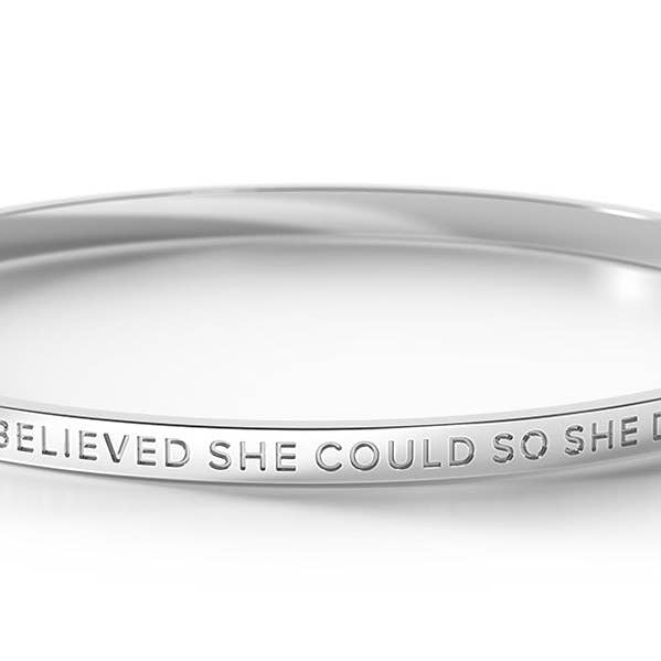 She Believed She Could So She Did. - Braccialetto per bambini/adolescenti per la vendita all'ingrosso da parte di Be. Bangles