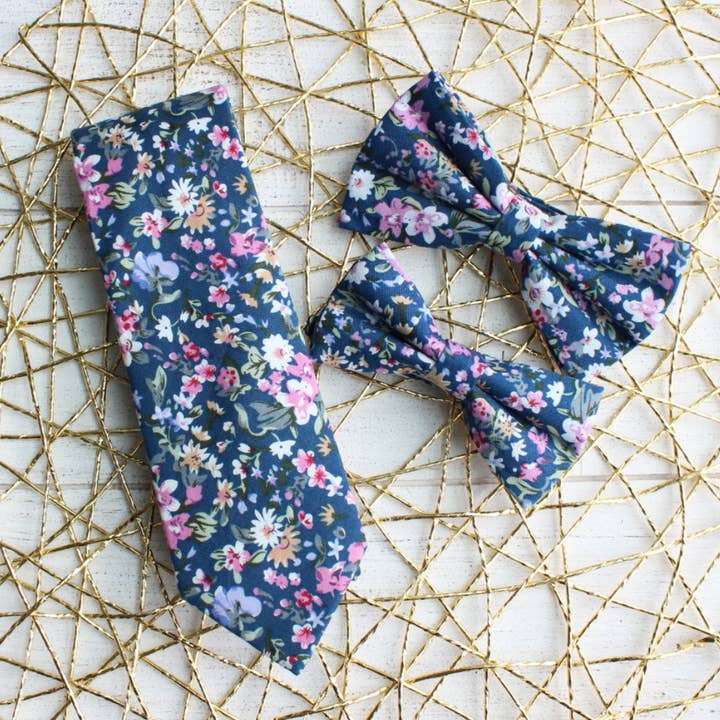 Cravatta floreale blu Bristol per la vendita all'ingrosso da parte di Tie Mood