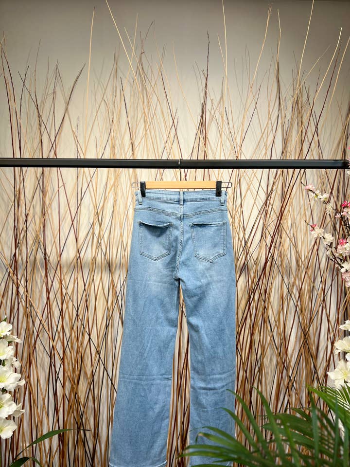 L'Emotion - Wholesale Jeans - Women's - Straight Cut Jeans Large Front Front Pockets1