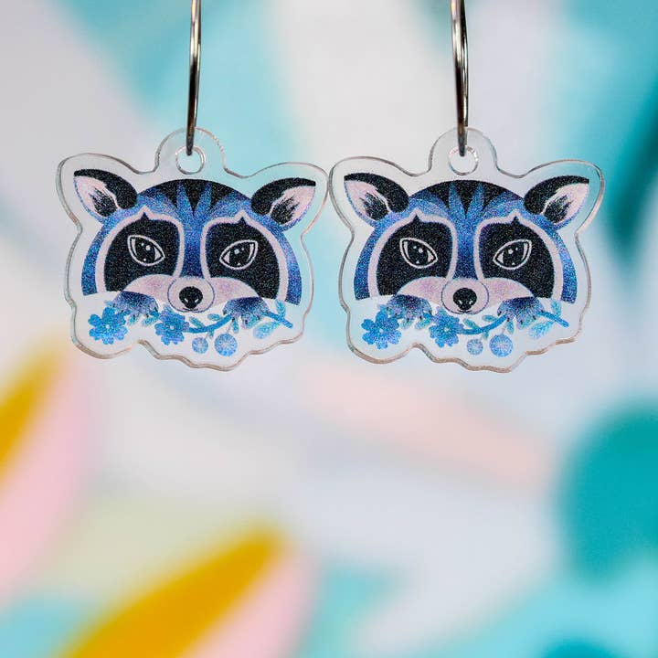 Waschbär-Ohrringe, niedliches Tiermotiv mit Blumenmuster für den Großhandel von Paper Pattern Silk