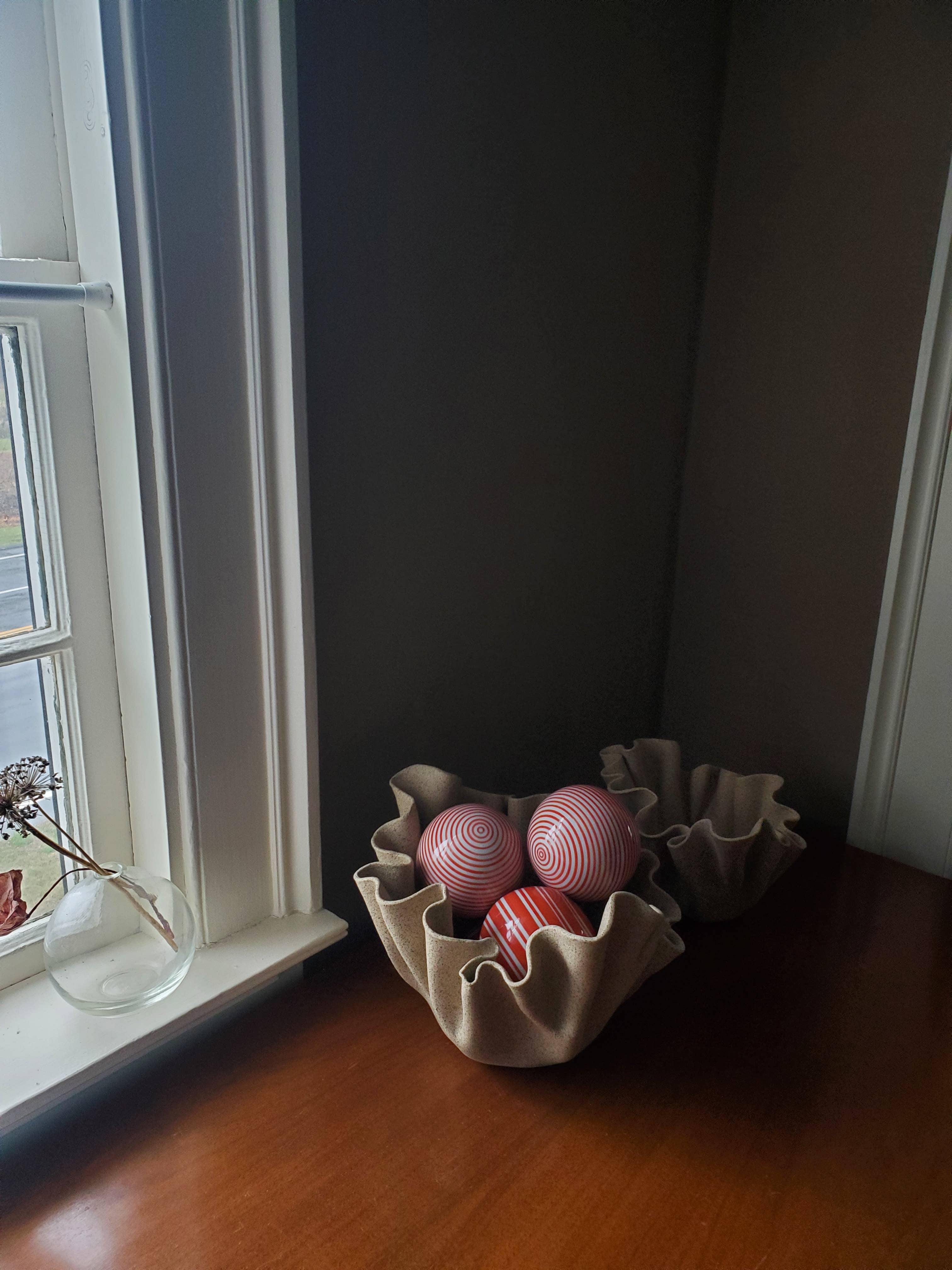 CURIOUS CLAY – wholesale Decorative plate/dish/bowl – Large Ruffle Bowl2