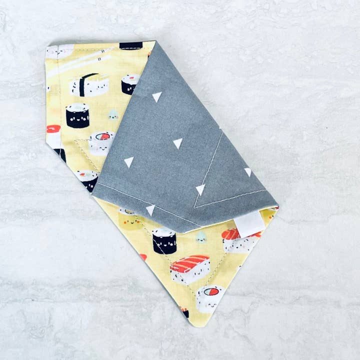 Joyeux Bandana Sushi pour la vente par BaubleBee Co.