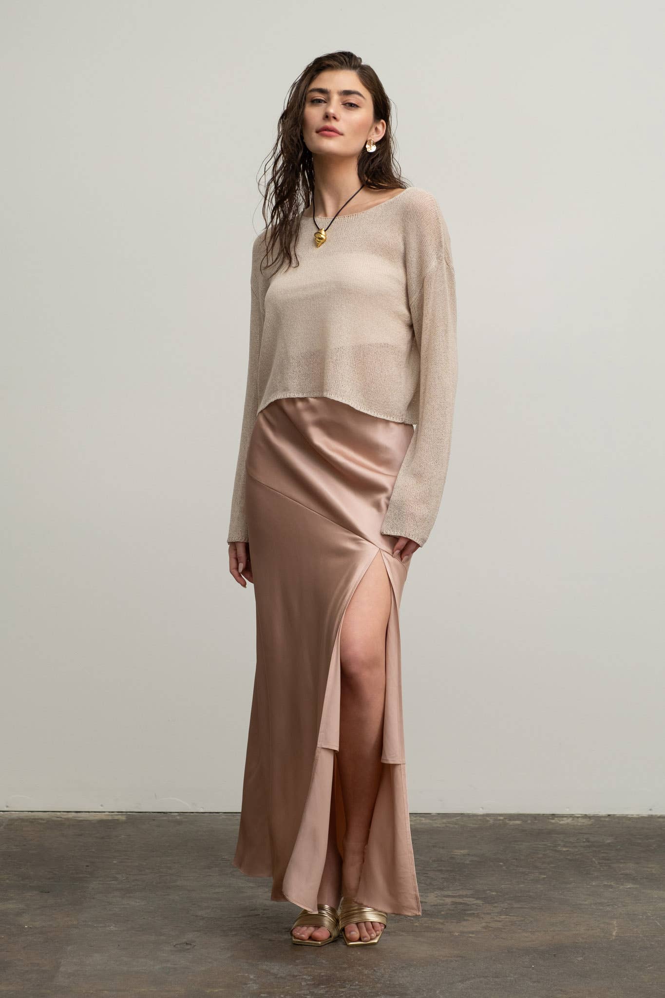 Blu Pepper - Vendita all'ingrosso Gonna - Donna - Gonna midi asimmetrica in raso con spacco laterale7