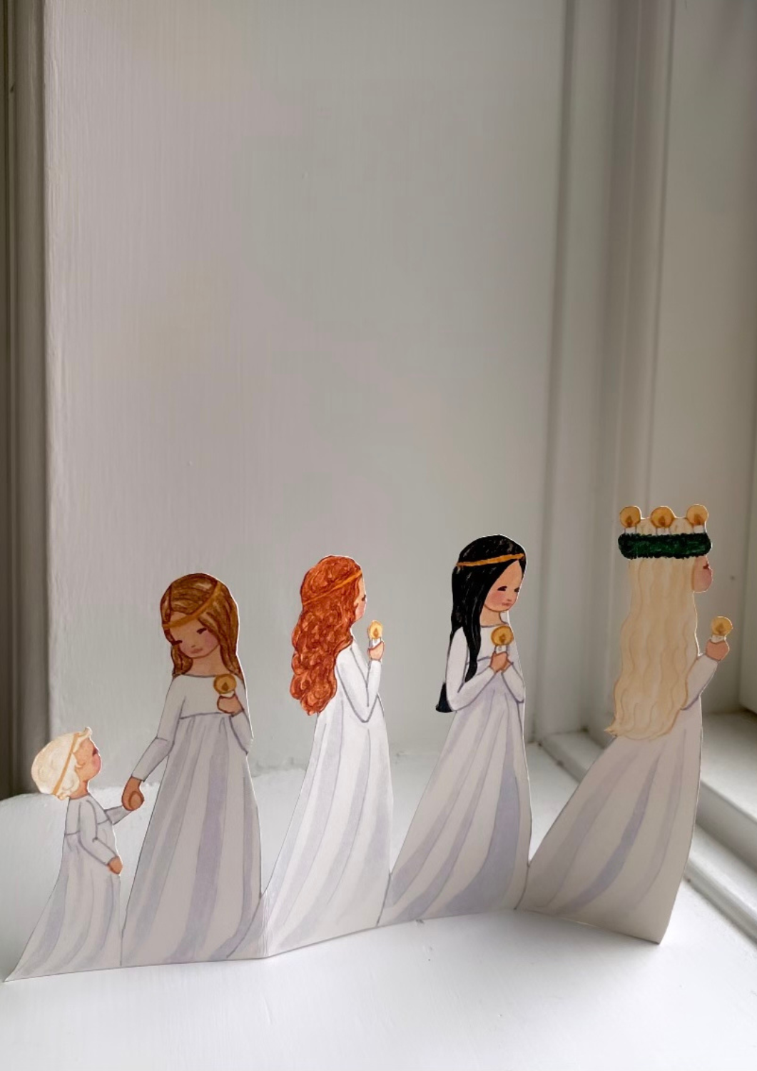 Tall Hat Tales - Wholesale Christmas Decoration - Juleklip Lucia optog2