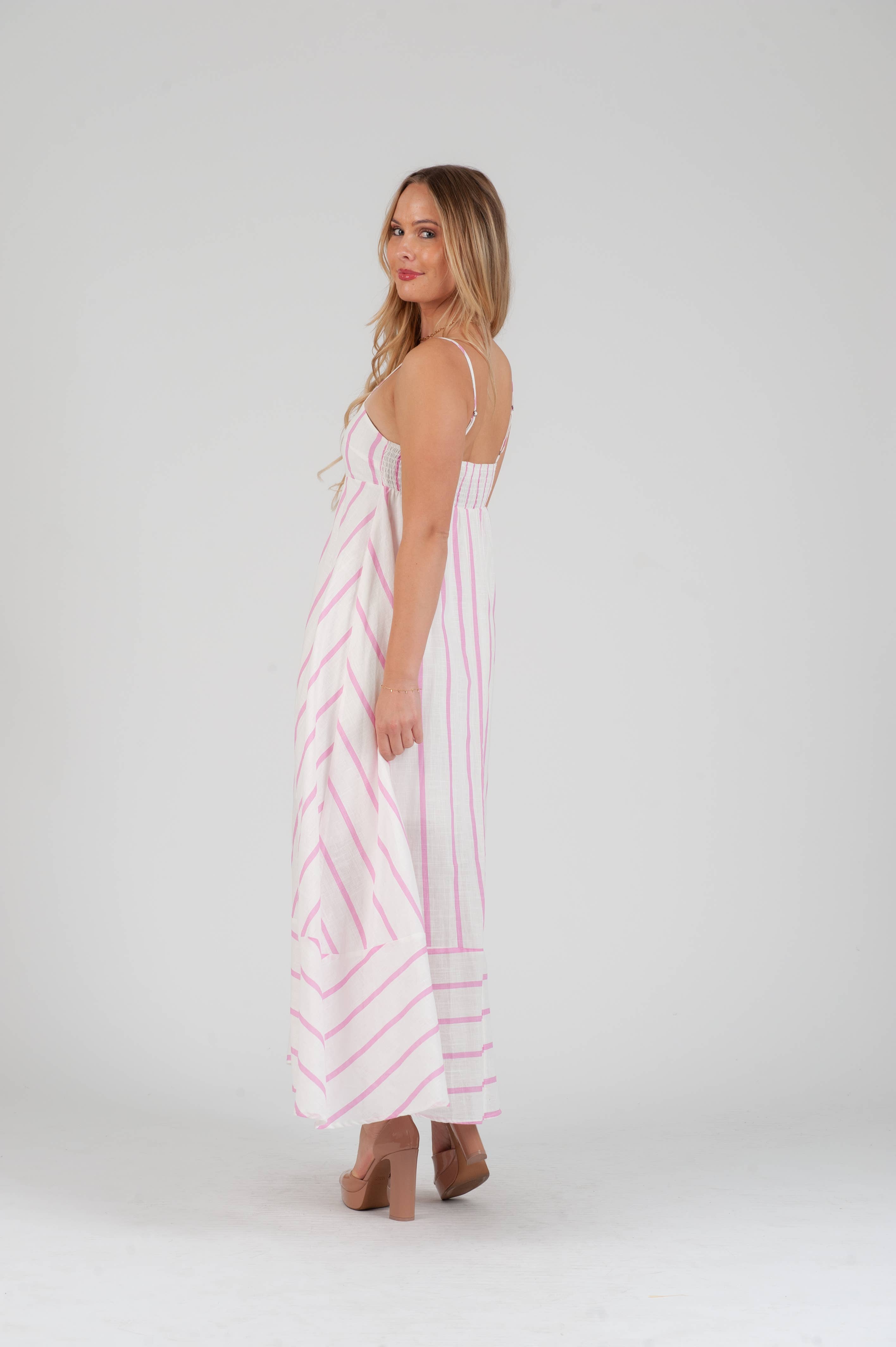 Lucca Couture - Wholesale Jurk - Dames - Linnen roze gestreepte maxi jurk met bandjes voor dames2