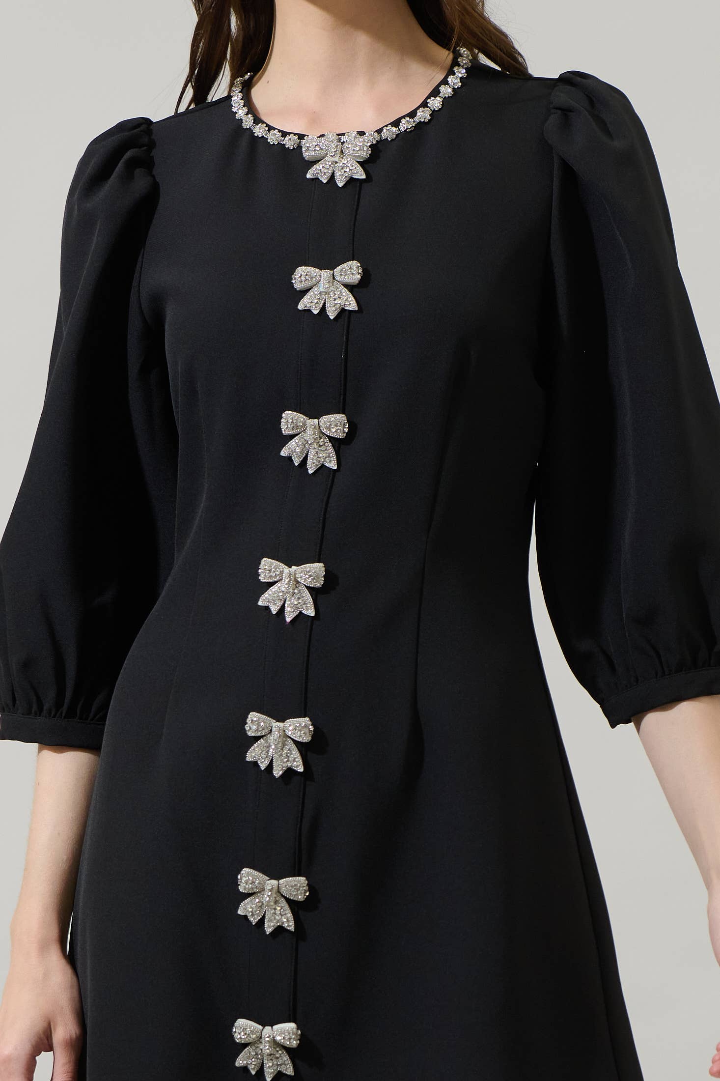 Noir Robe mini trapèze Winona avec nœuds en strass en vente sur Faire5