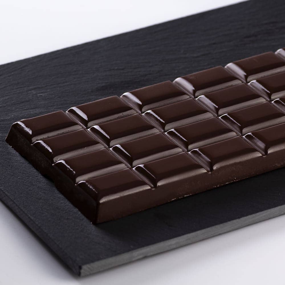 Joyra Sabor Nacional - Wholesale Chocolate Bar - Handmade Chocolate Tablet with Mango and Honey - 100 gr.1